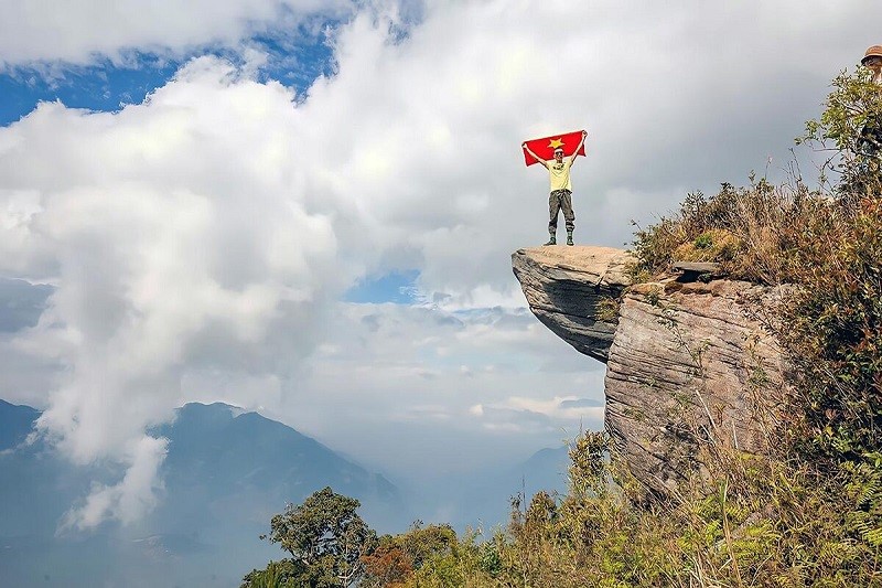 chinh phục đỉnh núi tà xùa